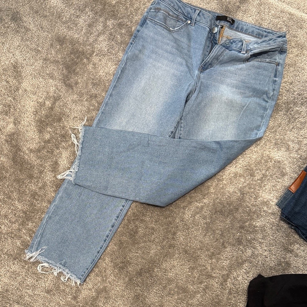 1822 Denim Sky Blue Cropped Jeans
